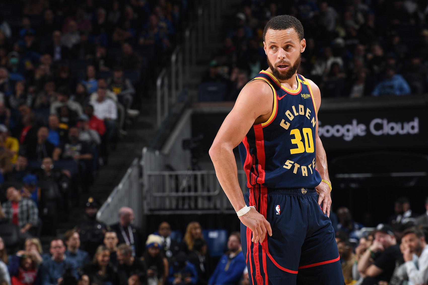 库里:看见我的白发了吗?我每天都感谢上帝能在NBA打16年
